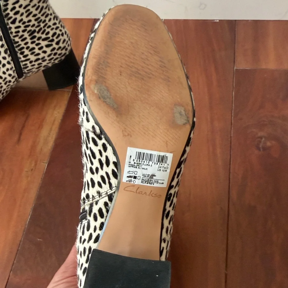 Clarks Women's Sheer Flora‎ 2 animal print Booties 10